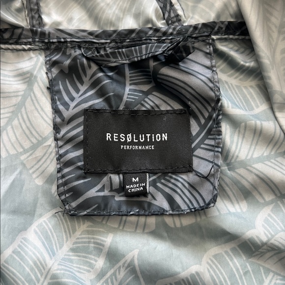 Resolution Women’s Gray Leaf Pattern Hooded Waterproof Windbreaker Jacket Size M - Picture 3 of 9